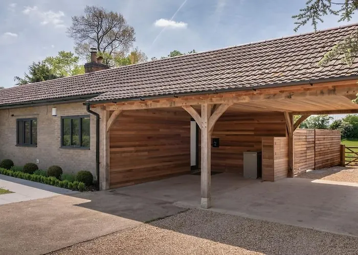 April Cottage - Luxury Country Bolthole