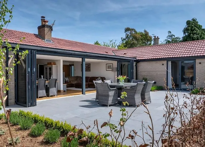 April Cottage - Luxury Country Bolthole